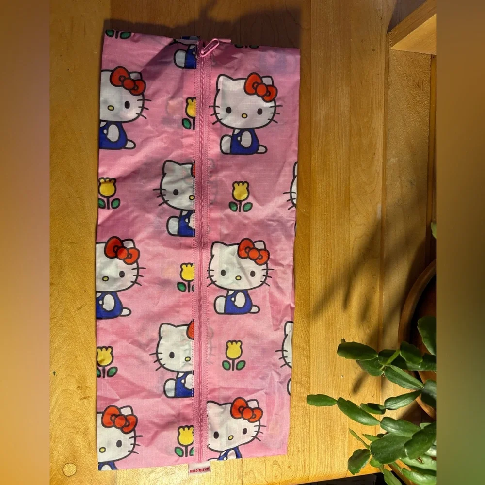 BAGGU Pink Hello Kitty Pouch - Picture 1 of 4